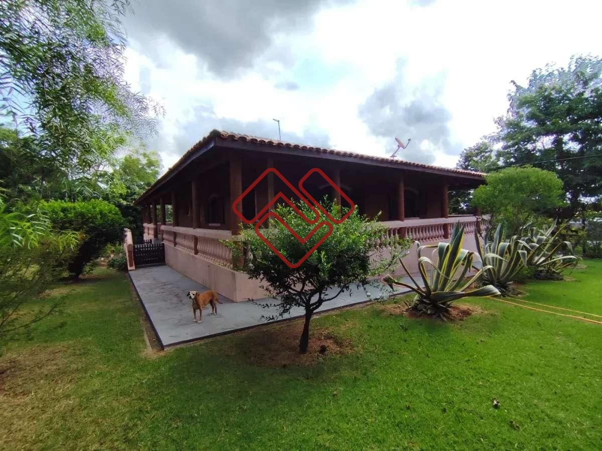 Chácara à venda com 5 quartos, 691m² - ,