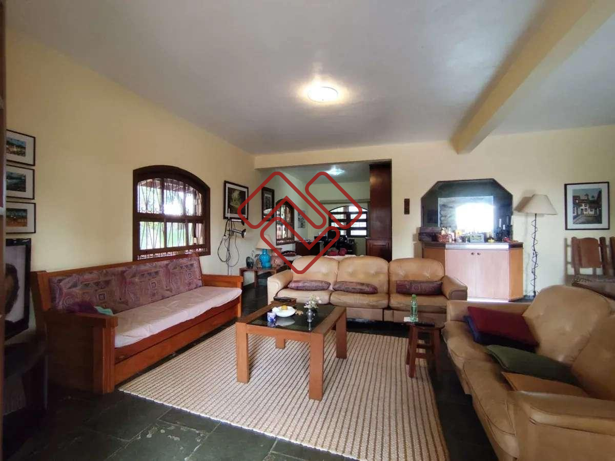 Chácara à venda com 5 quartos, 691m² - ,